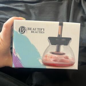 Makeup Brush Cleaner And Dryer.  Battery operated!